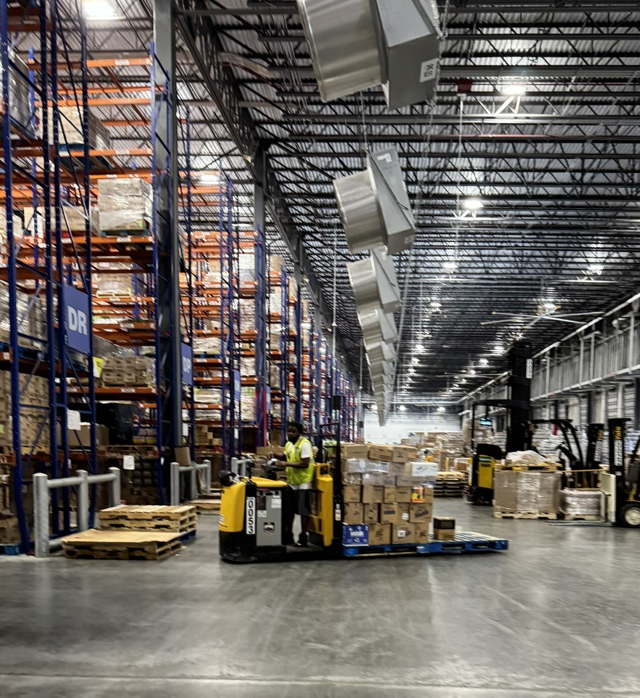 What is a 3PL? Discover the meaning, examples, and benefits of third-party logistics providers. Learn how 3PLs like FHI can streamline your supply chain.